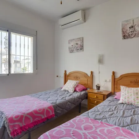 Fabulous In With Swimming Pool Vakantiehuis Calpe